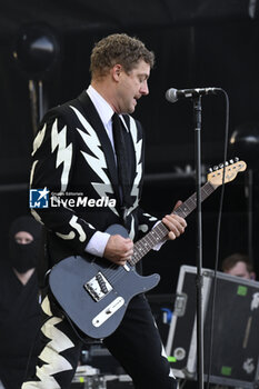 2023-07-16 - Nicholaus Arson of The Hives Live at Rock in Roma 2023, at Ippodromo delle Capannelle, July 16th 2023 Rome, Italy - THE HIVES -  EUROPEAN TOUR 2023 - CONCERTS - MUSIC BAND