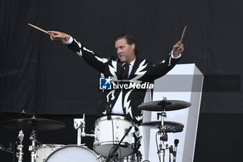 2023-07-16 - Chris Dangerous of The Hives Live at Rock in Roma 2023, at Ippodromo delle Capannelle, July 16th 2023 Rome, Italy - THE HIVES -  EUROPEAN TOUR 2023 - CONCERTS - MUSIC BAND