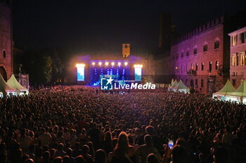 2023-07-14 - Fans in piazza Sordello attending OneRepublic concert - ONE REPUBLIC - LIVE CONCERT 2023 - CONCERTS - MUSIC BAND