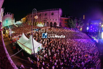 2023-07-14 - Fans in piazza Sordello at OneRepublic concert - ONE REPUBLIC - LIVE CONCERT 2023 - CONCERTS - MUSIC BAND