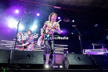 2023-11-15 - Justin Hawkins and Frankie Poullain (The Darkness) - THE DARKNESS - PERMISSION TO LAND 20TH ANNIVERSARY TOUR - CONCERTS - MUSIC BAND