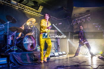 2023-11-13 - Justin Hawkins, Frankie Poullain and Rufus Taylor on stage - THE DARKNESS PERMISSION TO LAND 20TH - CONCERTS - MUSIC BAND