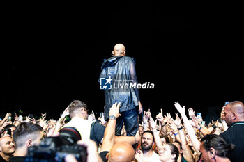 2023-07-06 - SKIN SING WITH AUDIENCE - SKUNK ANANSIE LIVE IN VALMONTONE - CONCERTS - MUSIC BAND