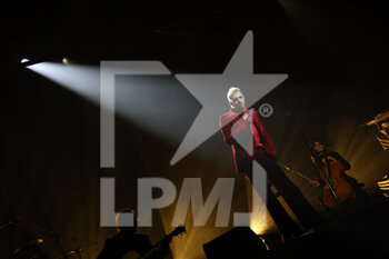 2023-02-13 - Italian singer Achille Lauro on stage during his “Unplugged in Theaters tour” at Teatro Europauditorium, Bologna, Italy, February 13, 2023 - ACHILLE LAURO UNPLUGGED LIVE IN THEATERS - CONCERTS - ITALIAN SINGER AND ARTIST