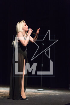 2023-04-04 - Romina Falcone singing on stage - IMMANUEL CASTO AND ROMINA FALCONI - INSEGNAMI LA VITA  - CONCERTS - ITALIAN SINGER AND ARTIST