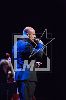 2023-04-15 - Raiz Sing on stage - RAIZ - RAIZ CANTA SERGIO BRUNI - CONCERTS - ITALIAN SINGER AND ARTIST