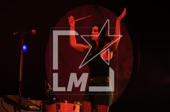 2023-04-05 - Italian singer Francesca Michielin during her “Bonsoir Michielin10 a teatro” tour. On stage at Teatro delle Celebrazioni - April 05, 2022, Bologna. Italy - FRANCESCA MICHIELIN - MICHIELIN10 A TEATRO - CONCERTS - ITALIAN SINGER AND ARTIST