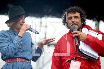 2023-05-01 - Valentina Correani and Andrea Rivera presenters. - UNO MAGGIO TARANTO - CONCERTS - ITALIAN SINGER AND ARTIST