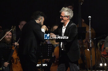 2023-05-21 - Niccolo Fabi with music director Enrico Milozzi during the live concert on May 21, 2023 at Auditorium Parco della Musica in Rome, Italy - NICCOLò FABI - TOUR 2023 - CONCERTS - ITALIAN SINGER AND ARTIST