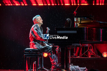 2023-06-04 - The Italian pianist and music composer Dario Faini, as know with Dardust pseudonym during his live performs at Arena di Verona for his An Intimate Night - Two Nights only, on June 4, 2023 in Verona, Italy. - ELISA WITH DURDUST - AN INTIMATE ARENA - CONCERTS - ITALIAN SINGER AND ARTIST