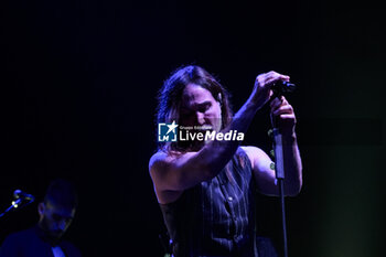 2023-07-17 - Manuel Agnelli performs during the concert of Rock in Roma Festival on July 17, 2023 at Ippodromo Capannelle in Rome, Italy - MANUEL AGNELLI - TOUR 2023 ESTATE - CONCERTS - ITALIAN SINGER AND ARTIST