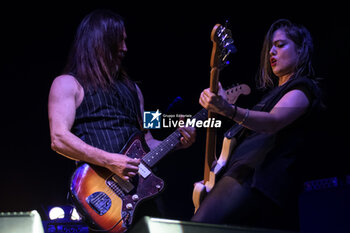 2023-07-17 - Manuel Agnelli and Beatrice Antolini perform during the concert of Rock in Roma Festival on July 17, 2023 at Ippodromo Capannelle in Rome, Italy - MANUEL AGNELLI - TOUR 2023 ESTATE - CONCERTS - ITALIAN SINGER AND ARTIST