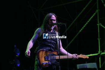 2023-07-17 - Manuel Agnelli performs during the concert of Rock in Roma Festival on July 17, 2023 at Ippodromo Capannelle in Rome, Italy - MANUEL AGNELLI - TOUR 2023 ESTATE - CONCERTS - ITALIAN SINGER AND ARTIST