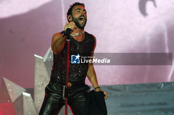 2023-07-01 - Italian singer Marco Mengoni performing on stage during his “Marco Negli Stadi tour 2023” at Dall’Ara Stadium, Bologna, July 01, 2023 - MARCO MENGONI  - 