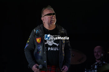 2023-08-21 - Johnson Righeira performs during live concert of Vamos a la playa 40 Tour on August 21, 2023 at Cinecitta World in Rome, Italy - JOHNSON RIGHEIRA - VAMOS A LA PLAYA 40 TOUR - CONCERTS - ITALIAN SINGER AND ARTIST