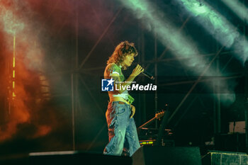 2023-08-19 - Madame singing on stage during the Madame tour 2023, at the Follonica Summer Night Festival in Follonica, Italy, on August 19, 2023 - MADAME LIVE 2023 - CONCERTS - ITALIAN SINGER AND ARTIST