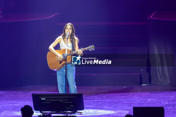 2023-09-27 - Levante, pseudonym of Claudia Lagona sing on stage during her live performs at Arena di Verona for her special date of Opera Futura Tour on September 27, 2023 in Verona, Italy. - LEVANTE - OPERA FUTURA - CONCERTS - ITALIAN SINGER AND ARTIST