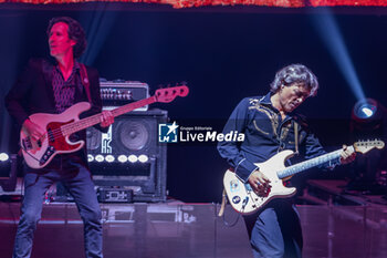 2023-10-10 - (L to R) Davide Pezzin and Fede Poggipollini during their live performs at Arena di Verona for the first date on new tour of Luciano Ligabue “Dedicato a Noi” on October 10, 2023, Verona, Italy. - LIGABUE - DEDICATO A NOI - CONCERTS - ITALIAN SINGER AND ARTIST