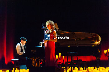 2023-11-07 - Danilo Rea plays the piano and Fiorella Mannoia sings on stage - FIORELLA MANNOIA & DANILO REA - LUCE - CONCERTS - ITALIAN SINGER AND ARTIST