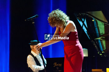 2023-11-07 - Fiorella Mannoia on stage - FIORELLA MANNOIA & DANILO REA - LUCE - CONCERTS - ITALIAN SINGER AND ARTIST