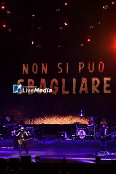 2023-11-18 - Luciano Ligabue singing on stage - LIGABUE - DEDICATO A NOI - INDOOR TOUR 2023 - CONCERTS - ITALIAN SINGER AND ARTIST
