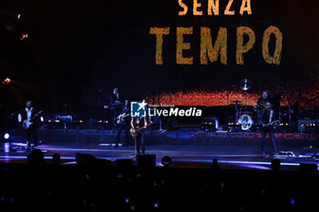2023-11-18 - Luciano Ligabue band on stage - LIGABUE - DEDICATO A NOI - INDOOR TOUR 2023 - CONCERTS - ITALIAN SINGER AND ARTIST