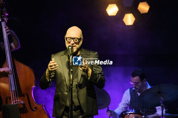 2023-12-05 - Mario Biondi during the live at Brancaccio Theater - MARIO BIONDI - LIVE 2023 - CONCERTS - ITALIAN SINGER AND ARTIST