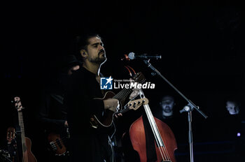 2023-12-27 - Alessandro Mannarino during the live of 'Corde a Teatro' Tour on stage of Auditorium Parco della Musica - MANNARINO - CORDE A TEATRO - CONCERTS - ITALIAN SINGER AND ARTIST