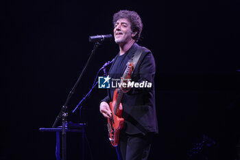 2023-12-29 - Max Gazze' during the concert of ‘Amor Fabulas Preludio” tour on stage of Auditorium Parco della Musica - MAX GAZZE' - AMOR FABULAS PRELUDIO IN TEATRO - CONCERTS - ITALIAN SINGER AND ARTIST