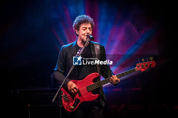2023-12-29 - Max Gazze sing and play the bass - MAX GAZZè AMOR FABULA PRELUDIO TOUR - CONCERTS - ITALIAN SINGER AND ARTIST