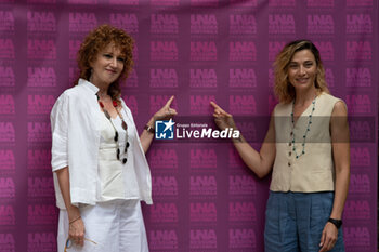 2023-07-03 - (L to R) Fiorella Mannoia and Anna Foglietta - PRESS CONFERENCE AND PHOTOCALL OF UNA, NESSUNA, CENTOMILA IN ARENA - PRESS CONFERENCES - ITALIAN SINGER AND ARTIST