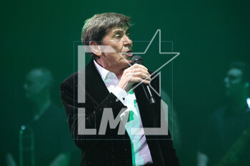 2023-03-21 - Italian legend singer Gianni Morandi on stage at Unipol Arena, performing during his 2023 tour “Go, Gianni!, Go!” - Casalecchio, Bologna, Italy, March 21, 2023 - photo Michele Nucci - GIANNI MORANDI - GO, GIANNI!, GO! - SHOWS - ITALIAN SINGER AND ARTIST
