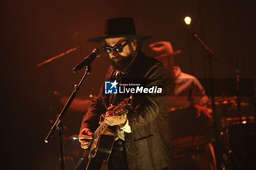 Vinicio Capossela in concert - SHOWS - ITALIAN SINGER AND ARTIST