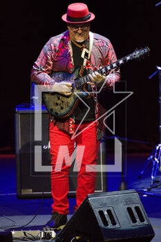 31/03/2023 - Australian jazz/fusion guitarist Frank Gambale during the Frank Gambale & All Stars Band concert in Rome, Italy on March 31, 2023 - FRANK GAMBALE & ALL STARS BAND - CONCERT - CONCERTI - CANTANTI E ARTISTI STRANIERI