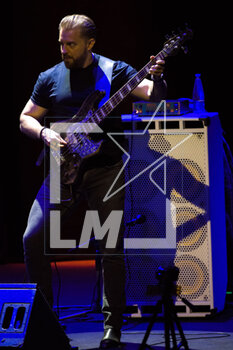 31/03/2023 - Hadrien Feraud during the Frank Gambale & All Stars Band concert in Rome, Italy on March 31, 2023 - FRANK GAMBALE & ALL STARS BAND - CONCERT - CONCERTI - CANTANTI E ARTISTI STRANIERI