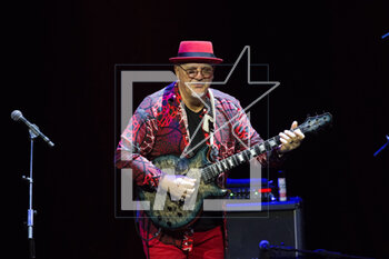 31/03/2023 - Australian jazz/fusion guitarist Frank Gambale during the Frank Gambale & All Stars Band concert in Rome, Italy on March 31, 2023 - FRANK GAMBALE & ALL STARS BAND - CONCERT - CONCERTI - CANTANTI E ARTISTI STRANIERI