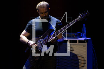 31/03/2023 - Hadrien Feraud during the Frank Gambale & All Stars Band concert in Rome, Italy on March 31, 2023 - FRANK GAMBALE & ALL STARS BAND - CONCERT - CONCERTI - CANTANTI E ARTISTI STRANIERI