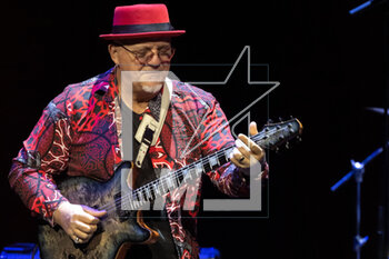 31/03/2023 - Australian jazz/fusion guitarist Frank Gambale during the Frank Gambale & All Stars Band concert in Rome, Italy on March 31, 2023 - FRANK GAMBALE & ALL STARS BAND - CONCERT - CONCERTI - CANTANTI E ARTISTI STRANIERI