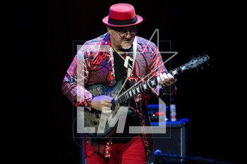 31/03/2023 - Australian jazz/fusion guitarist Frank Gambale during the Frank Gambale & All Stars Band concert in Rome, Italy on March 31, 2023 - FRANK GAMBALE & ALL STARS BAND - CONCERT - CONCERTI - CANTANTI E ARTISTI STRANIERI