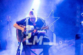 2023-04-17 - The British musician Fink (Fin Greenall) during the concert 