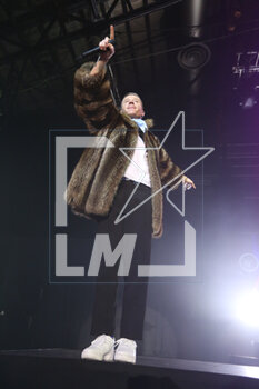 2023-05-03 - Macklemore live on stage - MACKLEMORE - THE BEN TOUR - CONCERTS - SINGER AND ARTIST