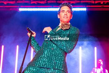 2023-07-12 - Mika, stage name of Michael Holbrook Penniman Jr during his live performs at Marostica Summer Festival on July 12, 2023 in Marostica, Italy. - MIKA - MIKA IN ITALIA 2023 - CONCERTS - SINGER AND ARTIST