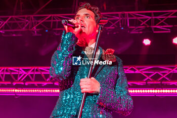 2023-07-12 - Mika, stage name of Michael Holbrook Penniman Jr during his live performs at Marostica Summer Festival on July 12, 2023 in Marostica, Italy. - MIKA - MIKA IN ITALIA 2023 - CONCERTS - SINGER AND ARTIST