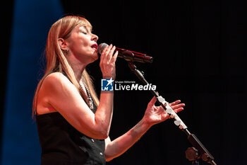 2023-07-12 - Suzanne Vega performs live - SUZANNE VEGA - CONCERTS - SINGER AND ARTIST