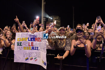 2023-07-12 - Fans during the concert of Maluma on July 12, 2023 at Ippodromo delle Capannelle in Rome, Italyduring the concert of 'Fiesta' Festival on July 12, 2023 on stage of 'Rock in Roma' at Ippodromo delle Capannelle in Rome, Italy - MALUMA AND MANY MORE - CONCERTS - SINGER AND ARTIST