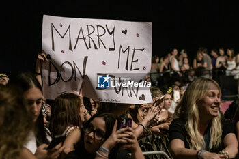 2023-07-12 - Fans waiting for the concert of Maluma on July 12, 2023 at Ippodromo delle Capannelle in Rome, Italy - MALUMA AND MANY MORE - CONCERTS - SINGER AND ARTIST