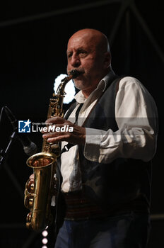 2023-07-11 - Stojan Dimov during The Goran Bregovic Wedding and Funeral Band during the Live Concert at Villa Ada 2023, July 11th 2023 Rome, Italy - THE GORAN BREGOVIC WEDDING AND FUNERAL BAND - CONCERTS - SINGER AND ARTIST
