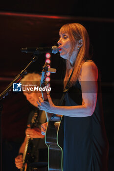 2023-07-13 - Suzanne Vega - SUZANNE VEGA WITH GERRY LEONARD - AN INTIMATE EVENING OF SONGS AND STORIES - CONCERTS - SINGER AND ARTIST