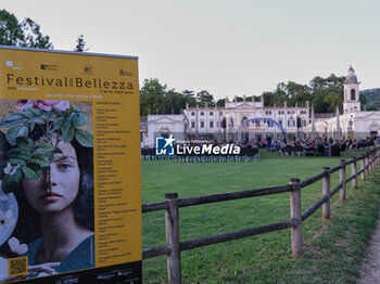 2023-07-13 - Villa Mosconi Bertani, Festival della Bellezza - SUZANNE VEGA WITH GERRY LEONARD - AN INTIMATE EVENING OF SONGS AND STORIES - CONCERTS - SINGER AND ARTIST