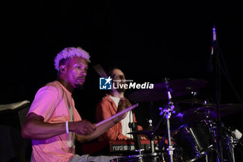 2023-07-29 - Drummer performs during the live concert of Nik West at Jazz & Image show on July 29, 2023 at Parco del Celio in Rome, Italy - NIK WEST - JAZZ & IMAGE - CONCERTS - SINGER AND ARTIST
